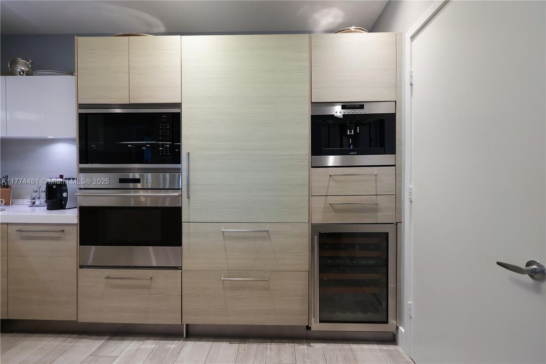 Recently Rented: $6,000 (2 beds, 3 baths, 1808 Square Feet)