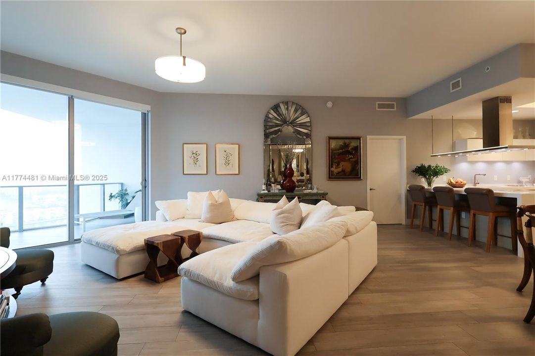 Recently Rented: $6,000 (2 beds, 3 baths, 1808 Square Feet)