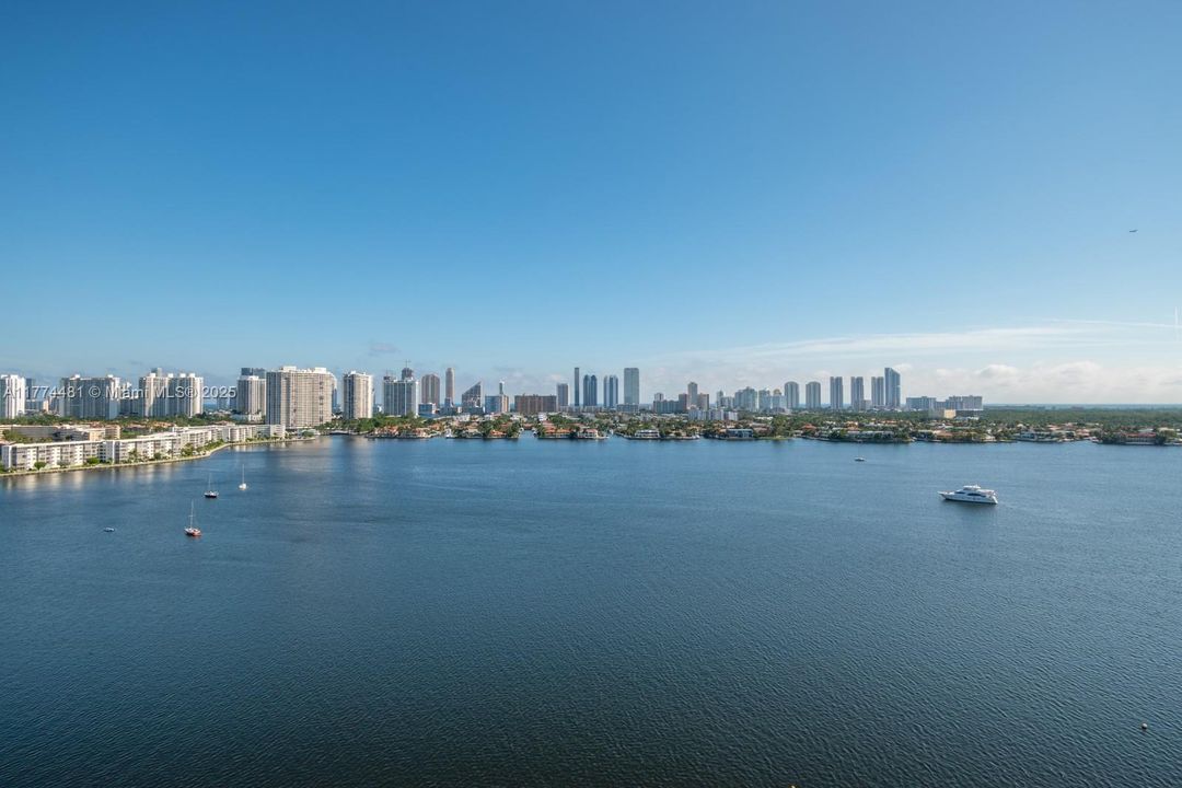 Recently Rented: $6,000 (2 beds, 3 baths, 1808 Square Feet)