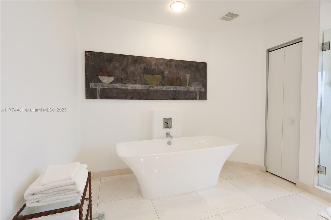 Recently Rented: $6,000 (2 beds, 3 baths, 1808 Square Feet)