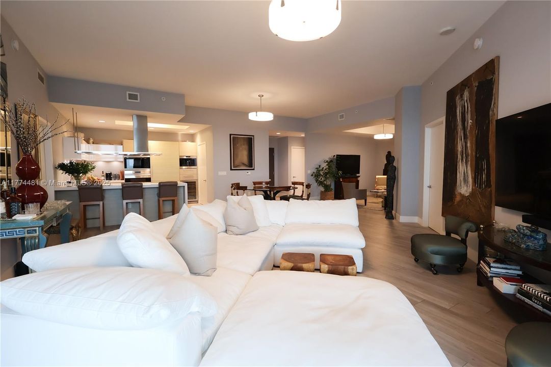 Recently Rented: $6,000 (2 beds, 3 baths, 1808 Square Feet)