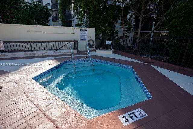 For Sale: $294,890 (2 beds, 2 baths, 894 Square Feet)