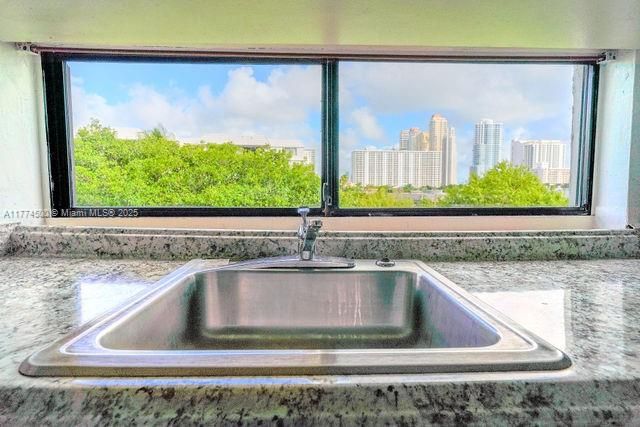 For Sale: $294,890 (2 beds, 2 baths, 894 Square Feet)