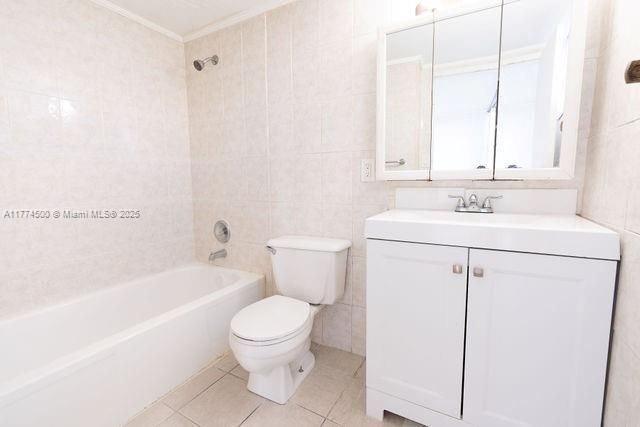 For Sale: $294,890 (2 beds, 2 baths, 894 Square Feet)