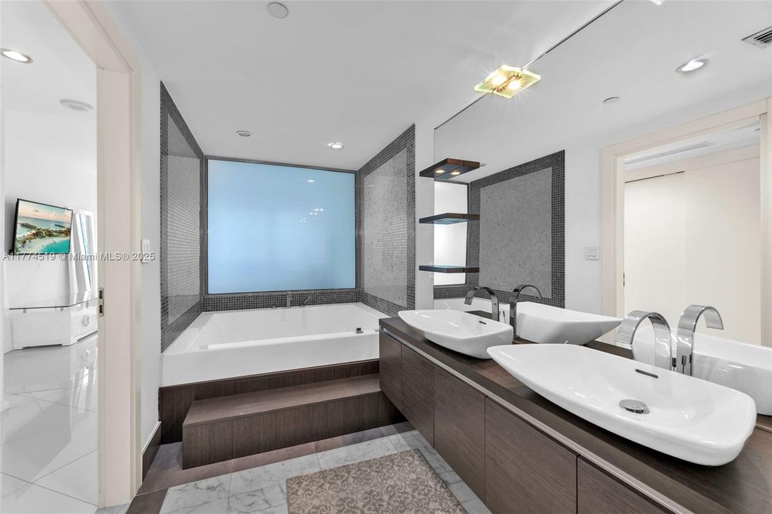 Recently Rented: $7,500 (2 beds, 2 baths, 1500 Square Feet)