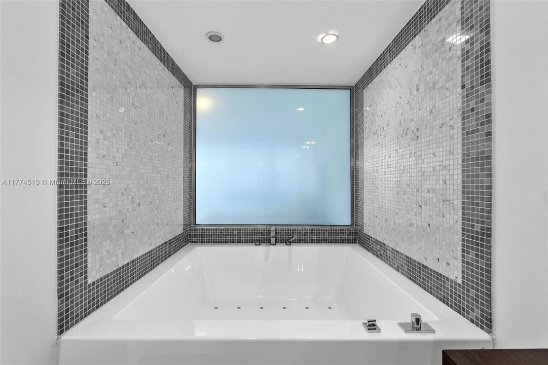 Recently Rented: $7,500 (2 beds, 2 baths, 1500 Square Feet)