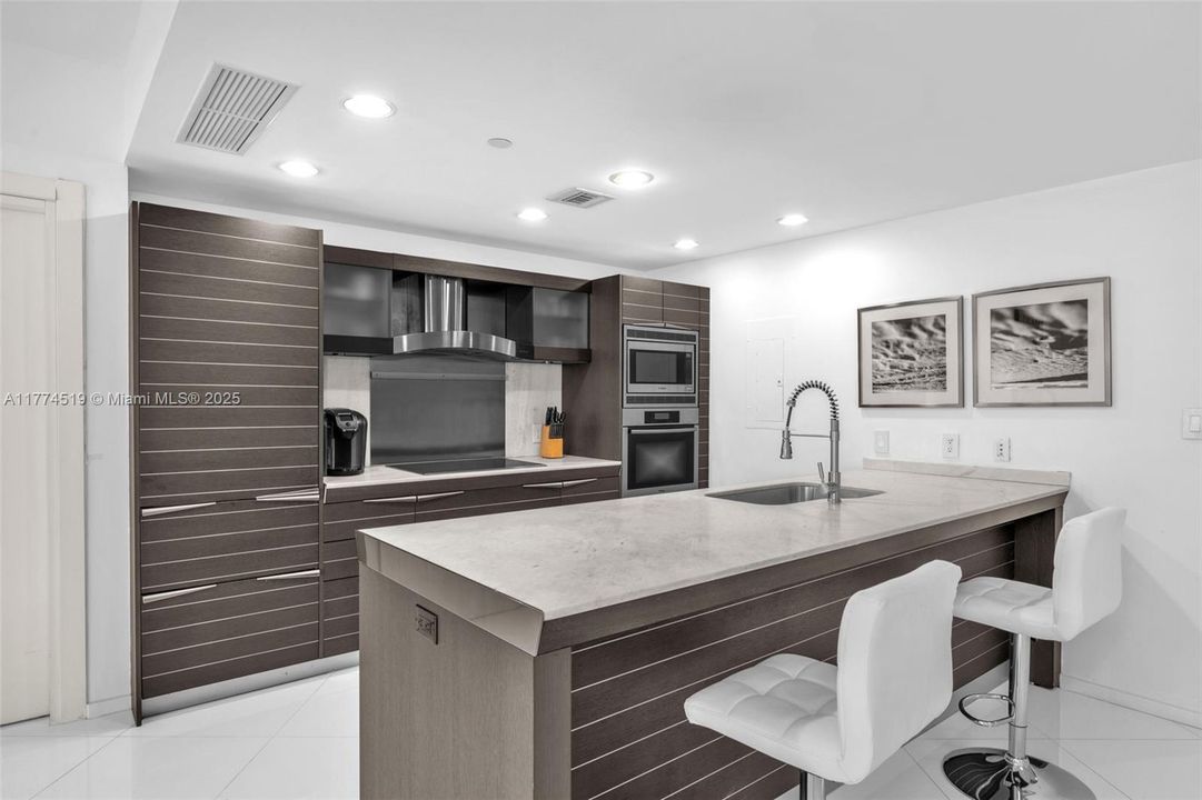 Recently Rented: $7,500 (2 beds, 2 baths, 1500 Square Feet)