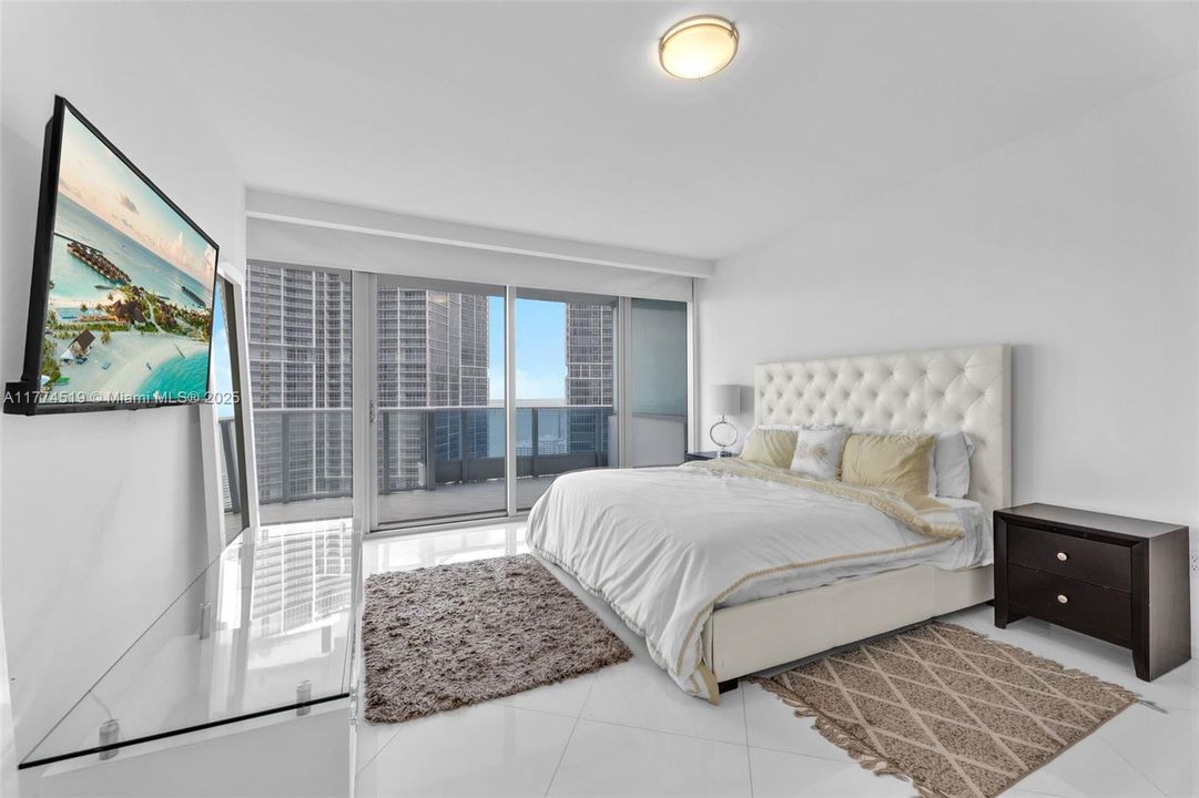 Recently Rented: $7,500 (2 beds, 2 baths, 1500 Square Feet)