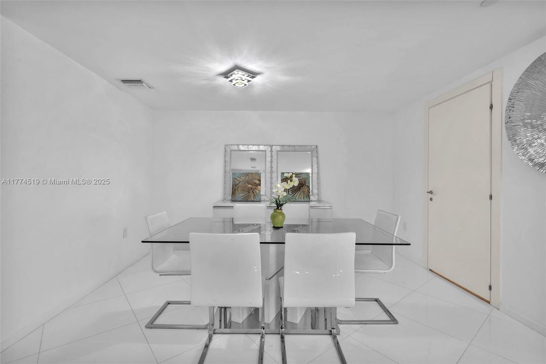 Recently Rented: $7,500 (2 beds, 2 baths, 1500 Square Feet)