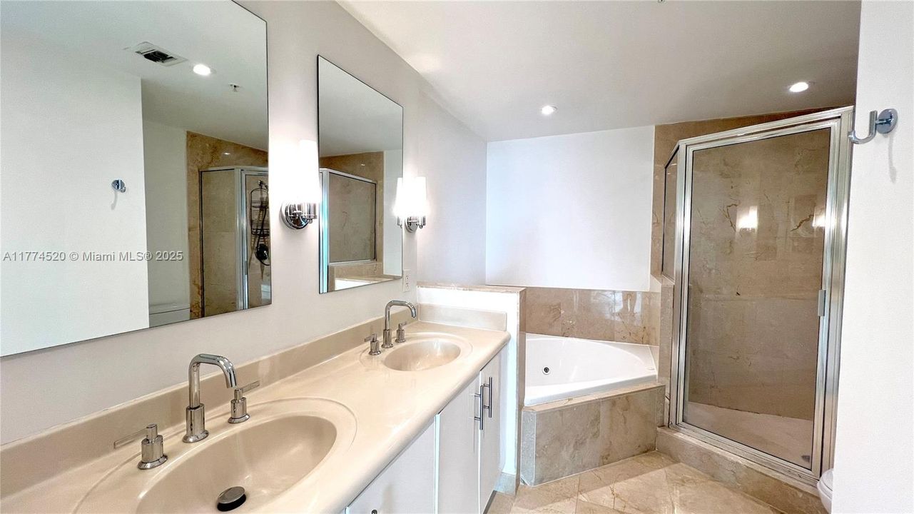 Recently Sold: $509,999 (2 beds, 2 baths, 1223 Square Feet)