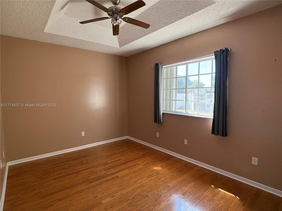 Recently Sold: $460,000 (3 beds, 2 baths, 1611 Square Feet)