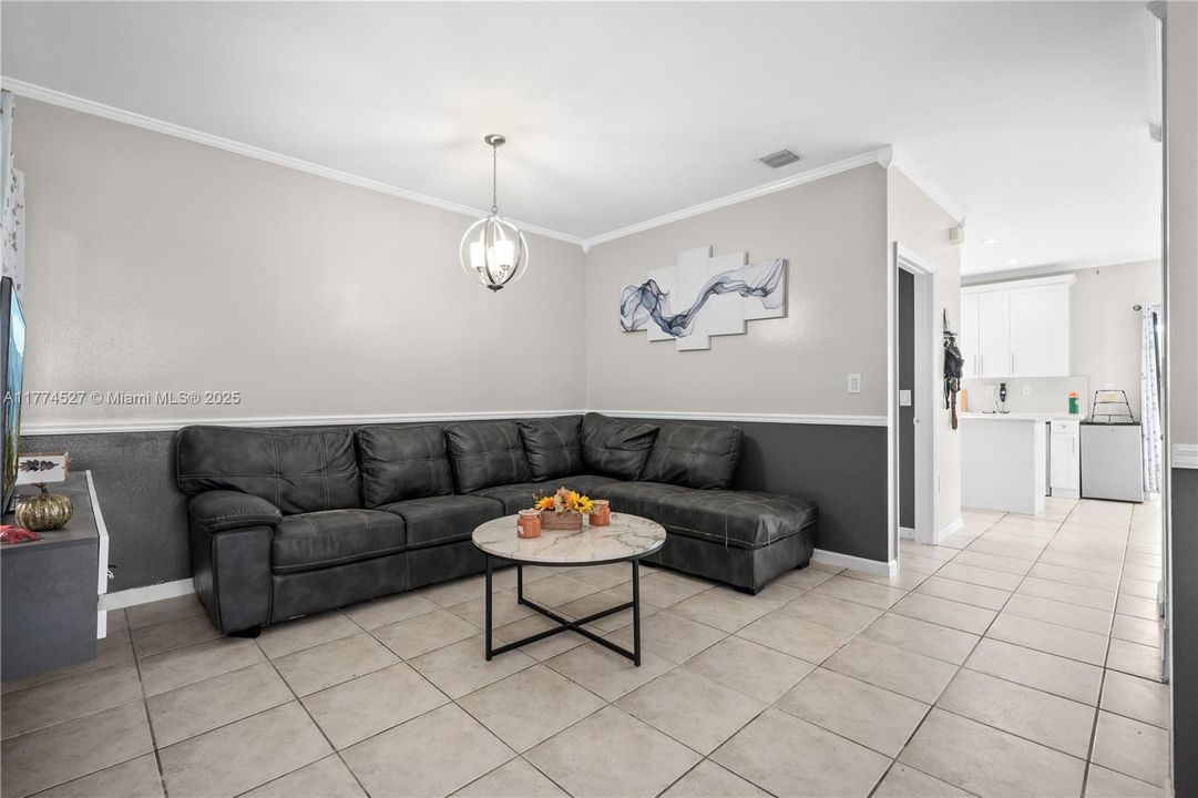 Recently Sold: $460,000 (3 beds, 2 baths, 1611 Square Feet)