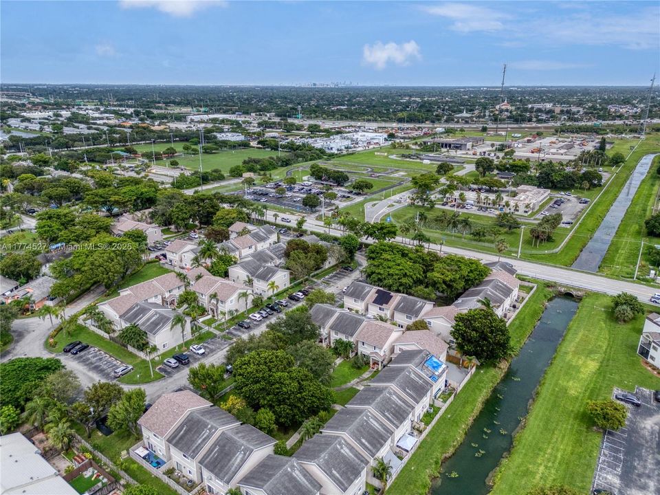 Recently Sold: $460,000 (3 beds, 2 baths, 1611 Square Feet)