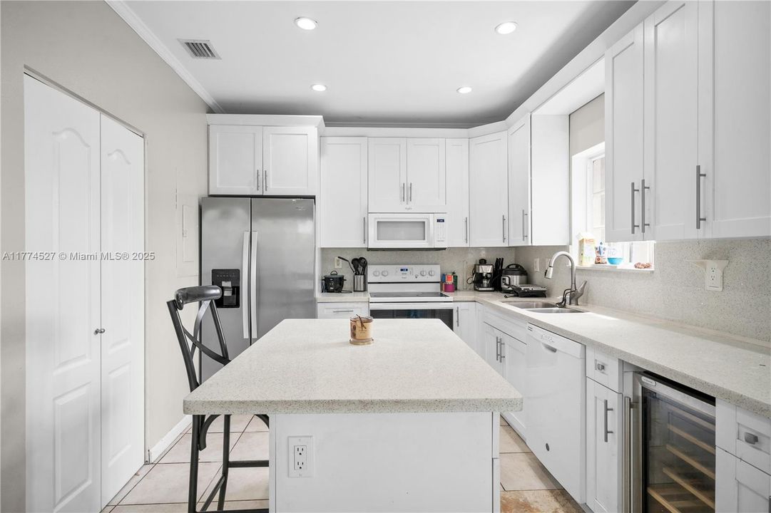 Recently Sold: $460,000 (3 beds, 2 baths, 1611 Square Feet)