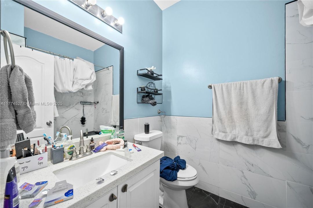 Recently Sold: $460,000 (3 beds, 2 baths, 1611 Square Feet)