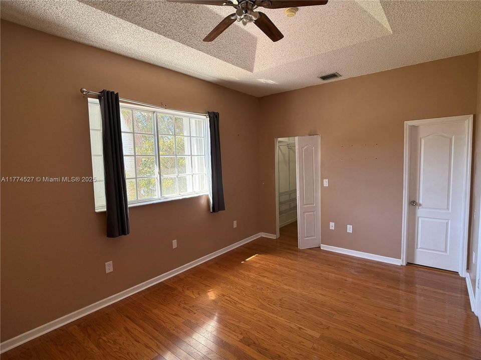 Recently Sold: $460,000 (3 beds, 2 baths, 1611 Square Feet)