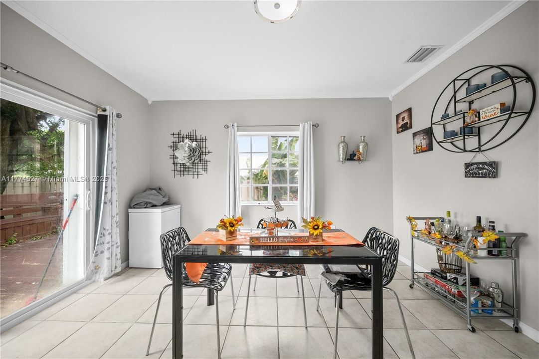 Recently Sold: $460,000 (3 beds, 2 baths, 1611 Square Feet)