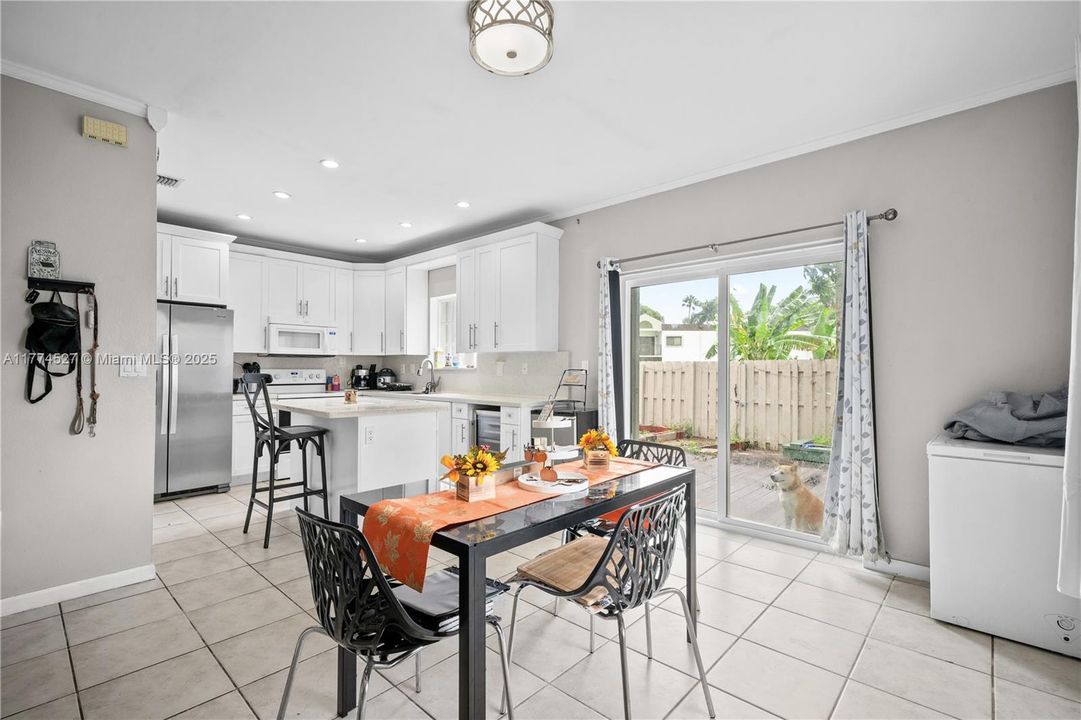 Recently Sold: $460,000 (3 beds, 2 baths, 1611 Square Feet)