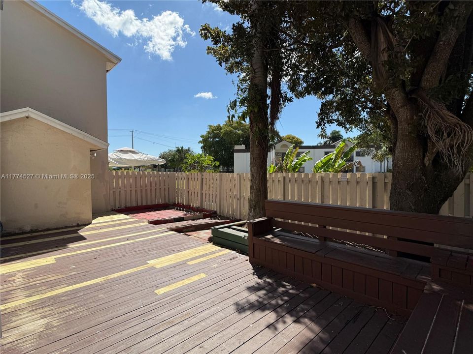 Recently Sold: $460,000 (3 beds, 2 baths, 1611 Square Feet)