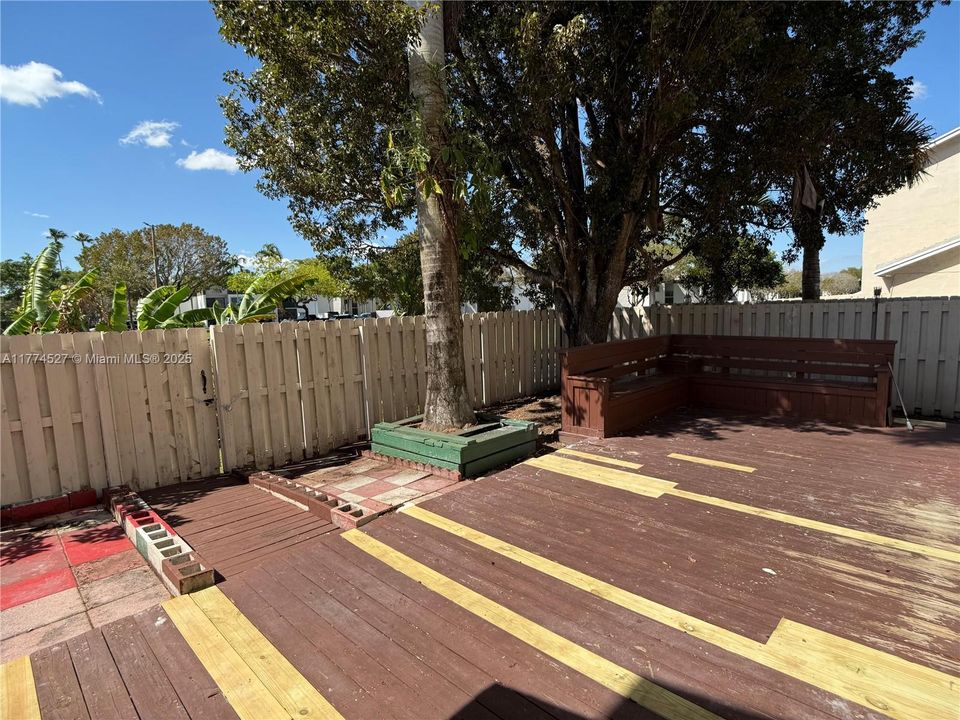 Recently Sold: $460,000 (3 beds, 2 baths, 1611 Square Feet)