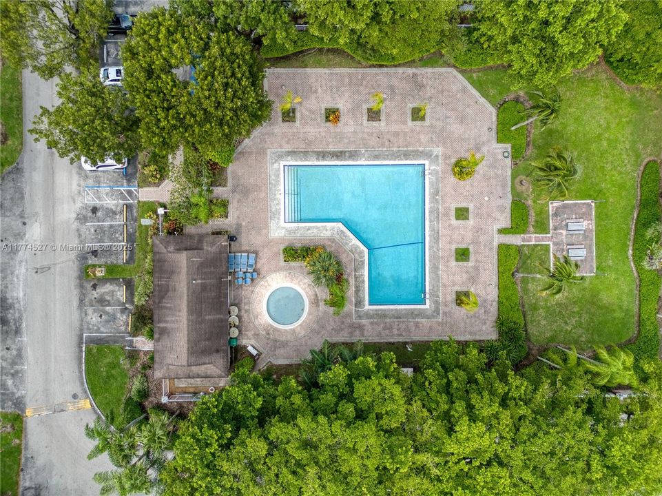 Recently Sold: $460,000 (3 beds, 2 baths, 1611 Square Feet)