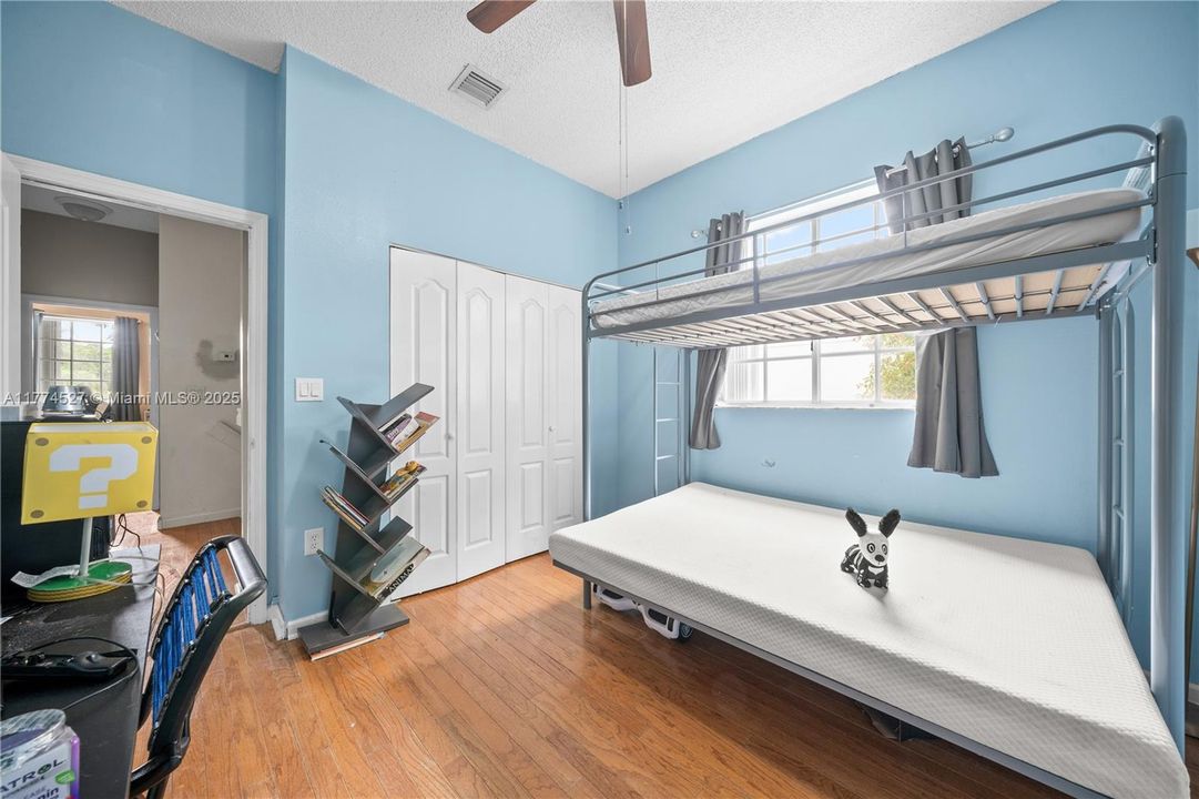 Recently Sold: $460,000 (3 beds, 2 baths, 1611 Square Feet)