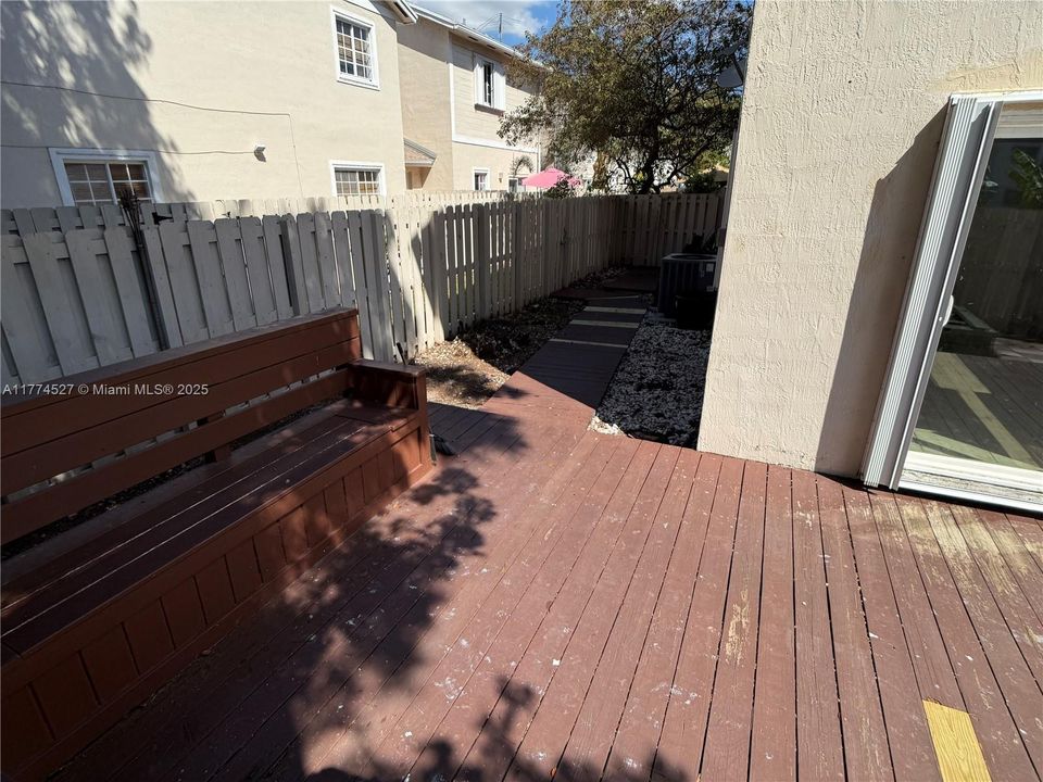 Recently Sold: $460,000 (3 beds, 2 baths, 1611 Square Feet)