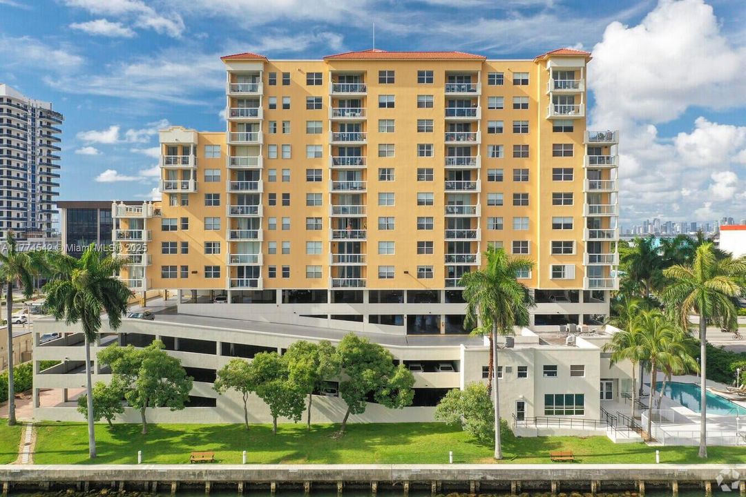 For Sale: $530,000 (2 beds, 2 baths, 1253 Square Feet)