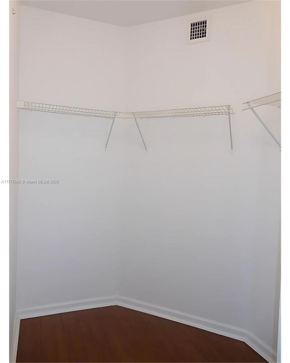 For Sale: $530,000 (2 beds, 2 baths, 1253 Square Feet)