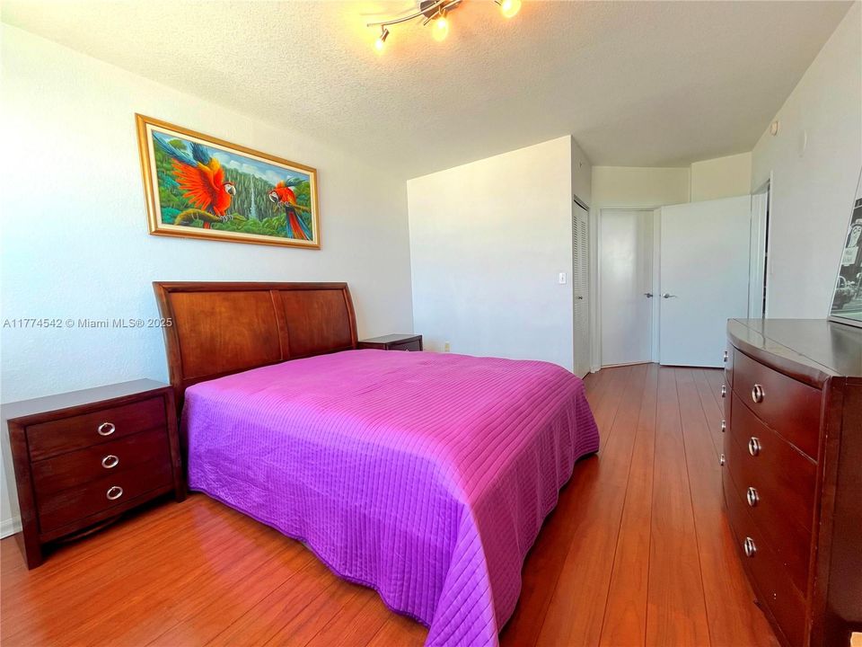 For Sale: $530,000 (2 beds, 2 baths, 1253 Square Feet)