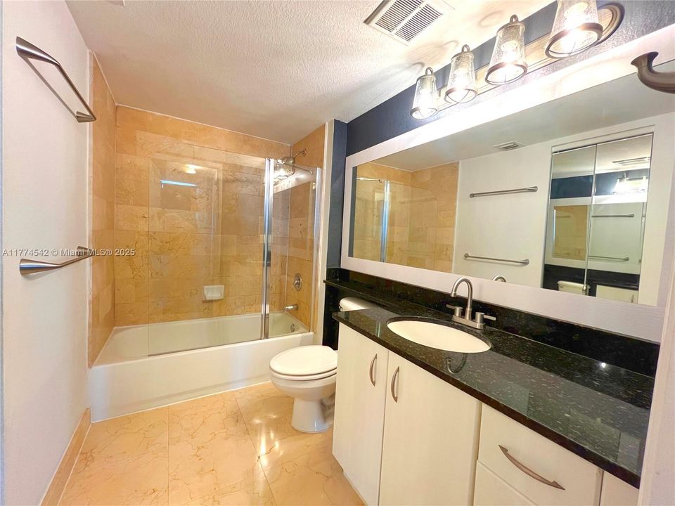 For Sale: $530,000 (2 beds, 2 baths, 1253 Square Feet)