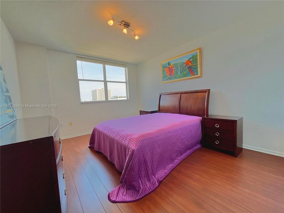 For Sale: $530,000 (2 beds, 2 baths, 1253 Square Feet)