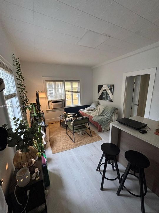 Recently Rented: $1,800 (1 beds, 1 baths, 351 Square Feet)