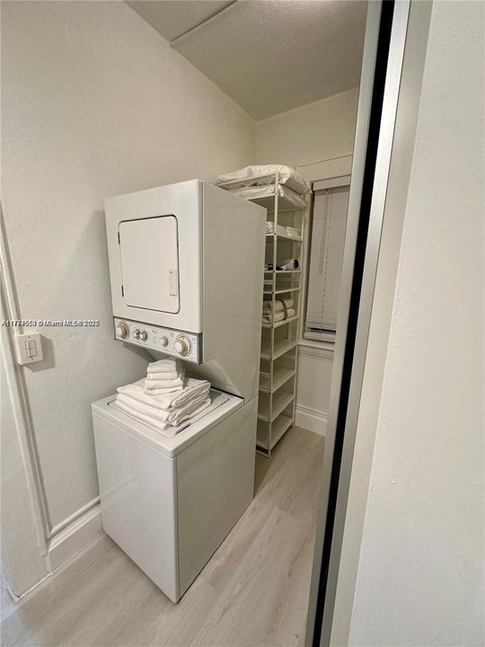 Recently Rented: $1,800 (1 beds, 1 baths, 351 Square Feet)