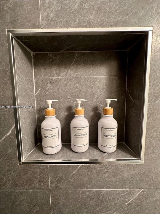 Recently Rented: $1,800 (1 beds, 1 baths, 351 Square Feet)