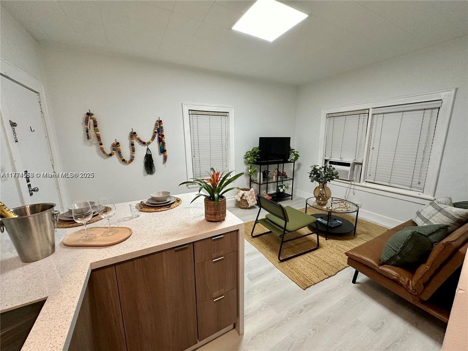 Recently Rented: $1,800 (1 beds, 1 baths, 351 Square Feet)