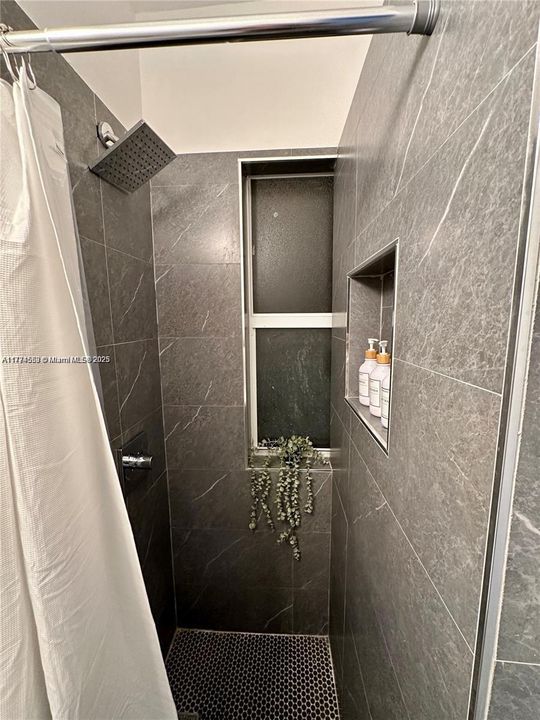 Recently Rented: $1,800 (1 beds, 1 baths, 351 Square Feet)