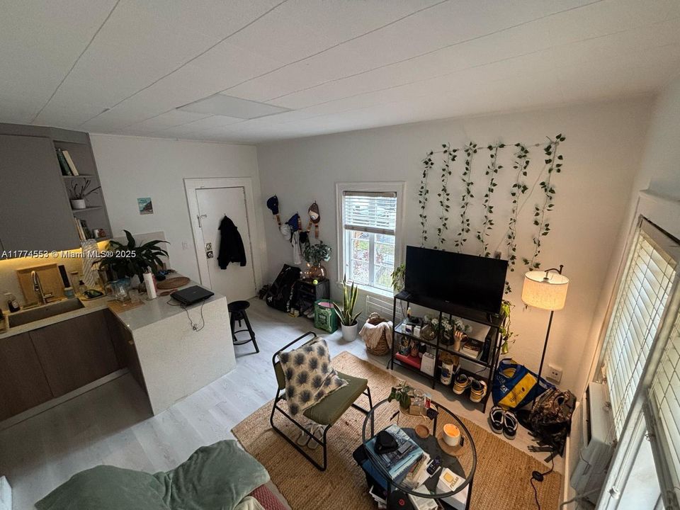 Recently Rented: $1,800 (1 beds, 1 baths, 351 Square Feet)