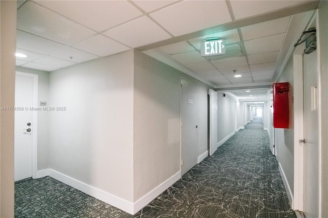 For Sale: $325,000 (1 beds, 1 baths, 1000 Square Feet)