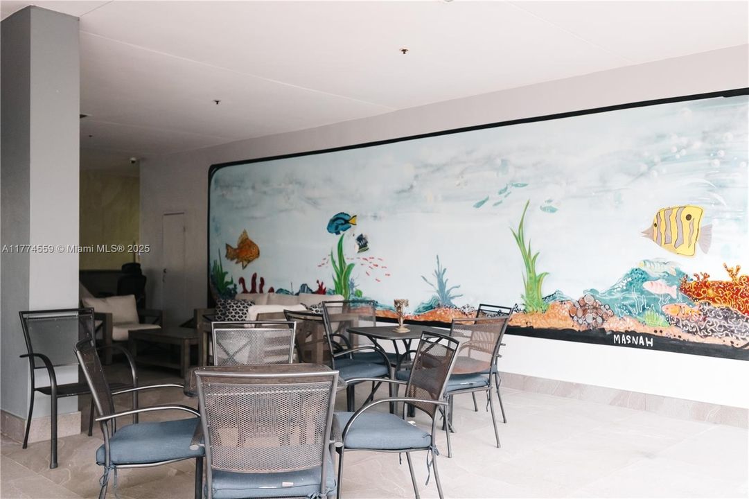 For Sale: $325,000 (1 beds, 1 baths, 1000 Square Feet)