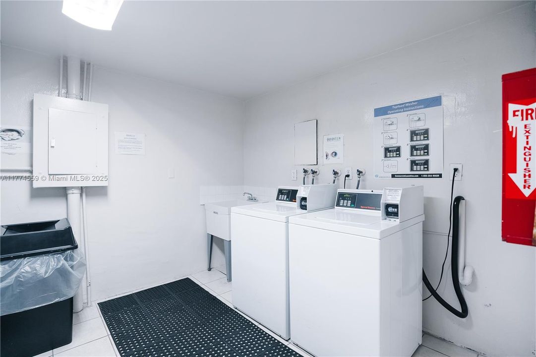 For Sale: $325,000 (1 beds, 1 baths, 1000 Square Feet)