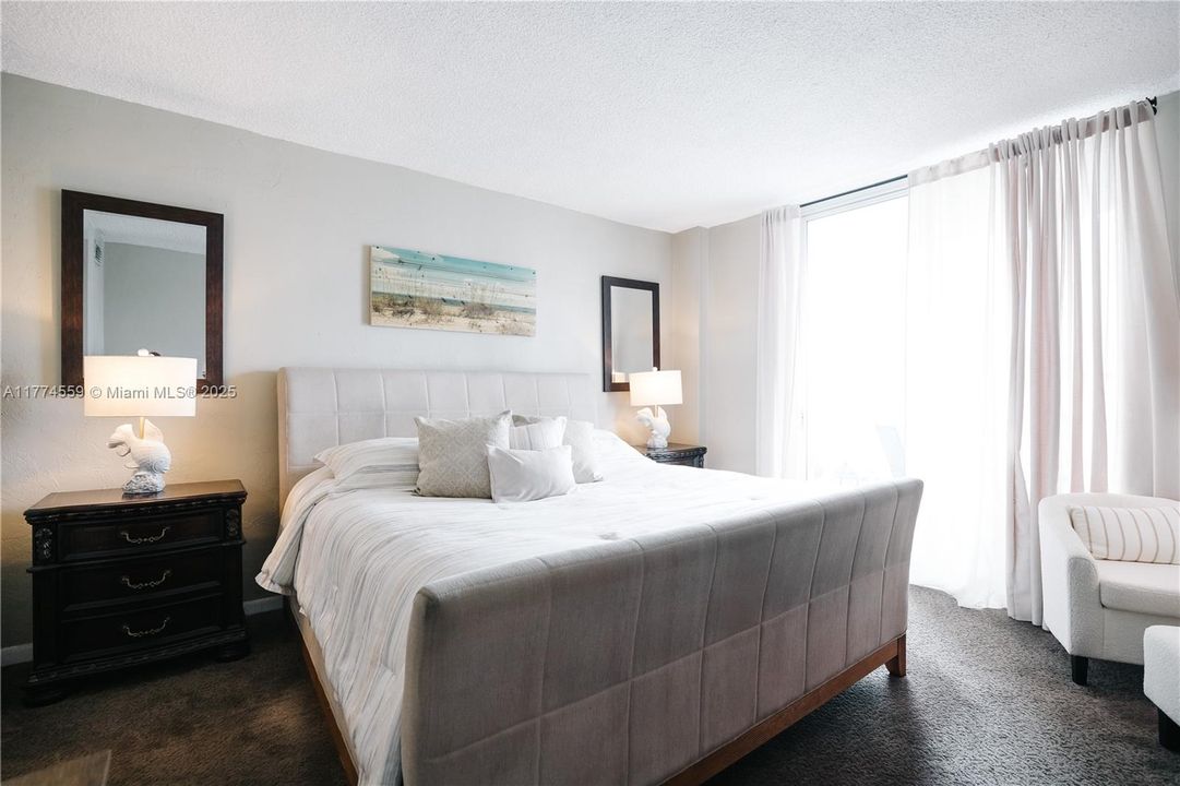 For Sale: $325,000 (1 beds, 1 baths, 1000 Square Feet)