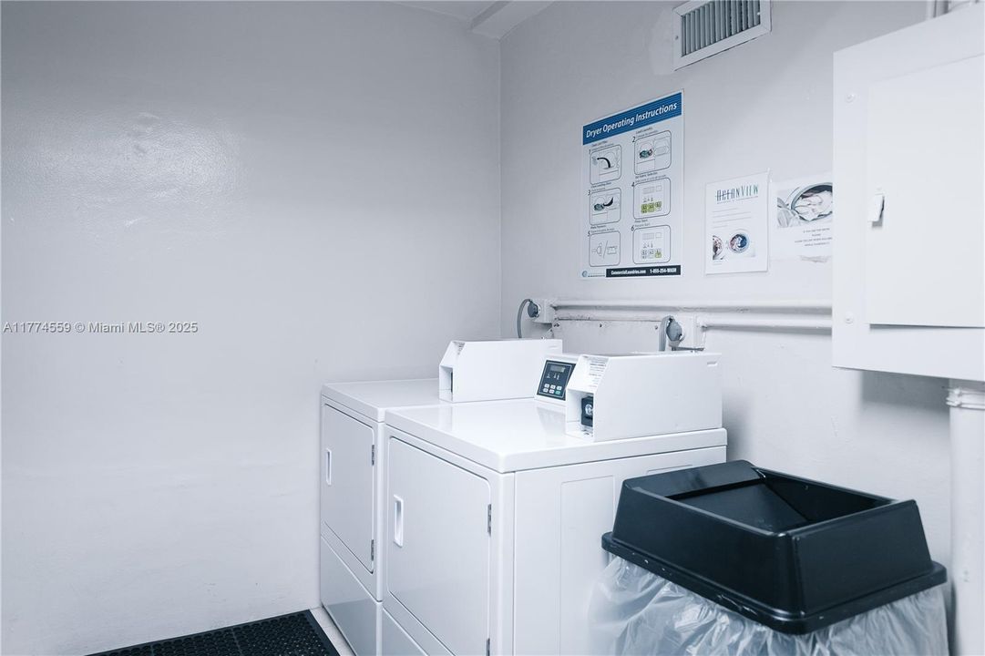 For Sale: $325,000 (1 beds, 1 baths, 1000 Square Feet)