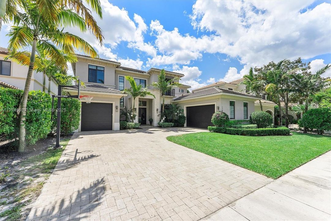 最近售出: $2,392,500 (5 贝兹, 5 浴室, 0 平方英尺)