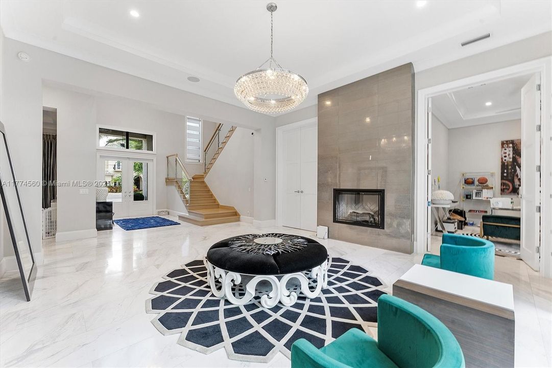 最近售出: $2,392,500 (5 贝兹, 5 浴室, 0 平方英尺)