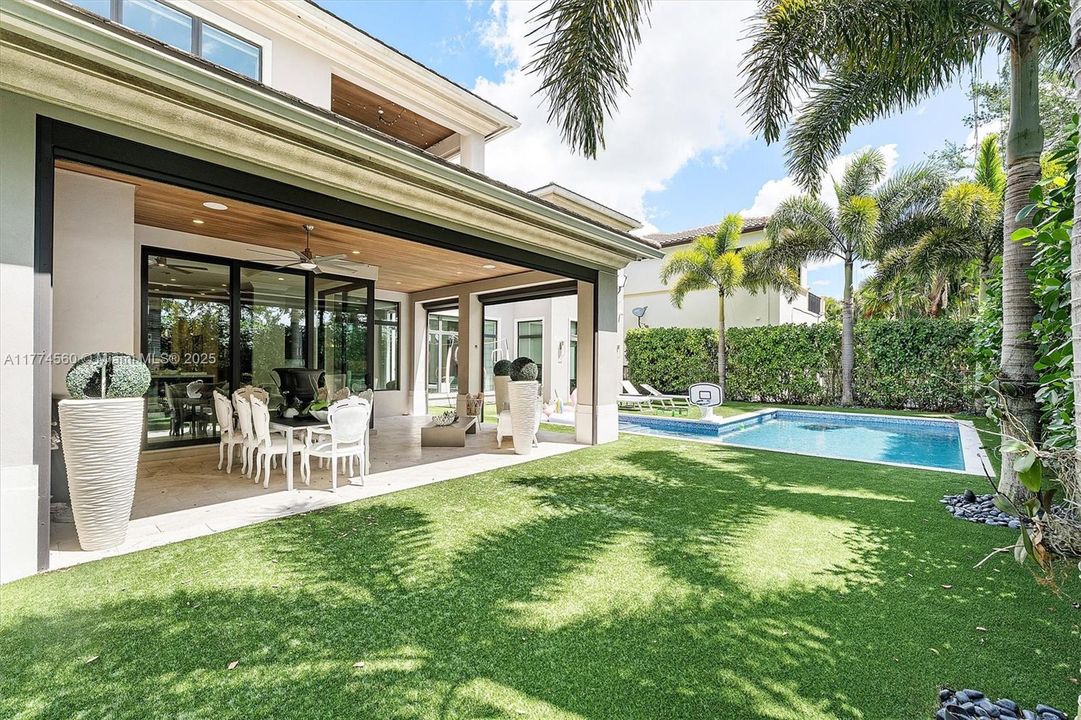 最近售出: $2,392,500 (5 贝兹, 5 浴室, 0 平方英尺)