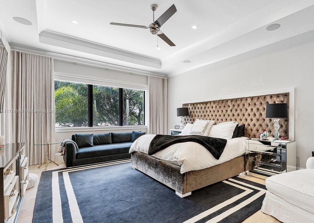 最近售出: $2,392,500 (5 贝兹, 5 浴室, 0 平方英尺)