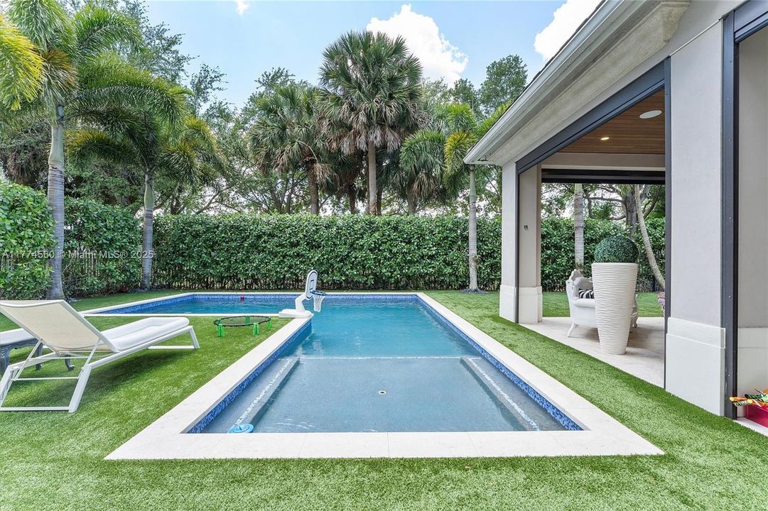 最近售出: $2,392,500 (5 贝兹, 5 浴室, 0 平方英尺)