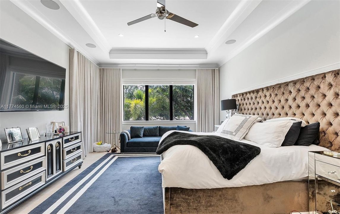 最近售出: $2,392,500 (5 贝兹, 5 浴室, 0 平方英尺)