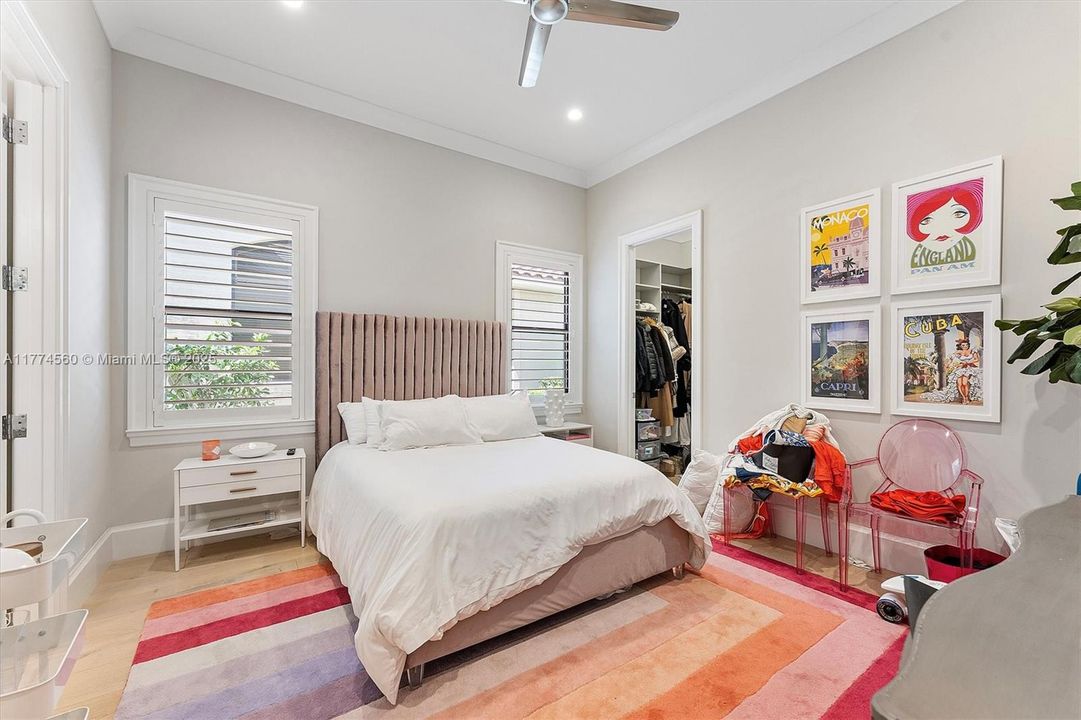 最近售出: $2,392,500 (5 贝兹, 5 浴室, 0 平方英尺)